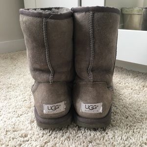 SOLD 💸- UGG Classic Short Boots- W9 Grey
